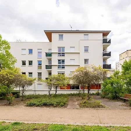 Bel Avec Terrasse Et Parking Gratuit *